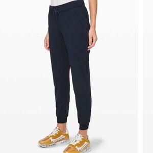 Lululemon On the fly joggers size 2 navy blue